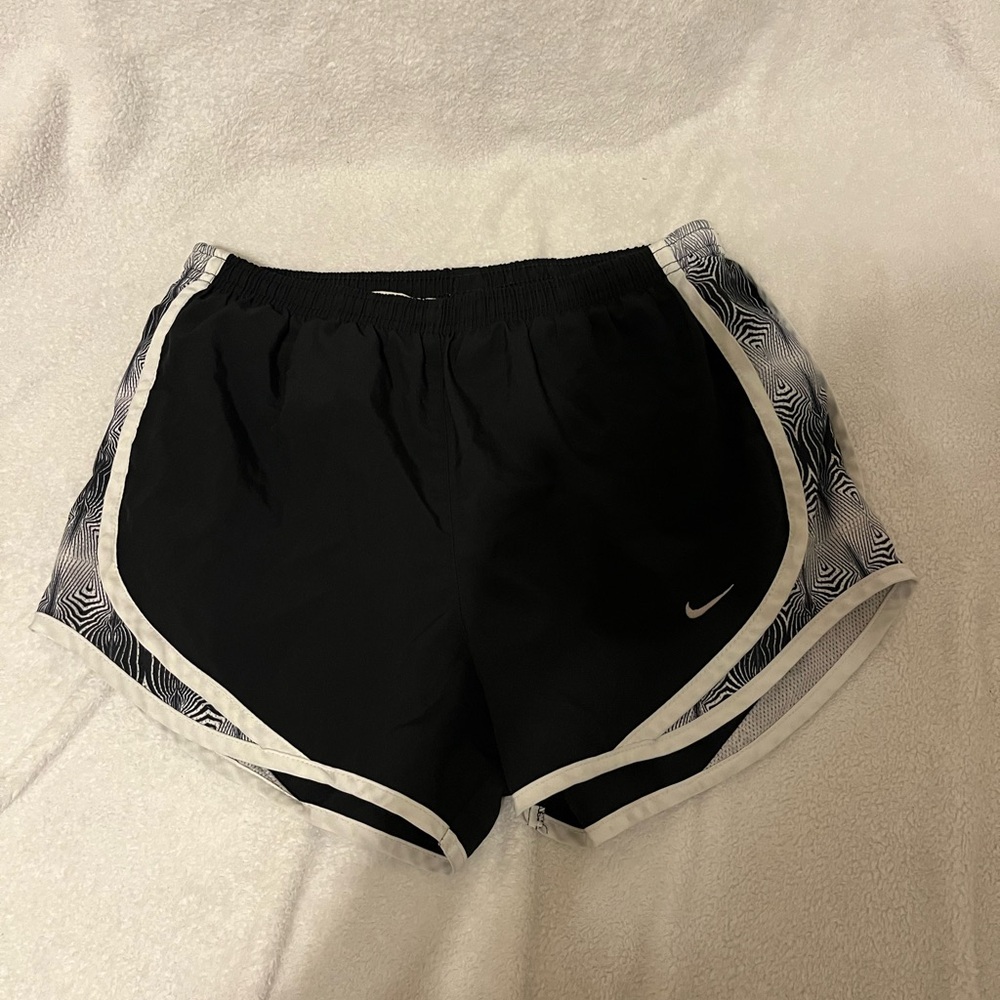 Black and white Nike shorts 
Size XS 
Perfect condition